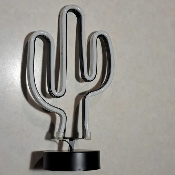 Cactus Night Light Battery Powered - Picture 3 of 5